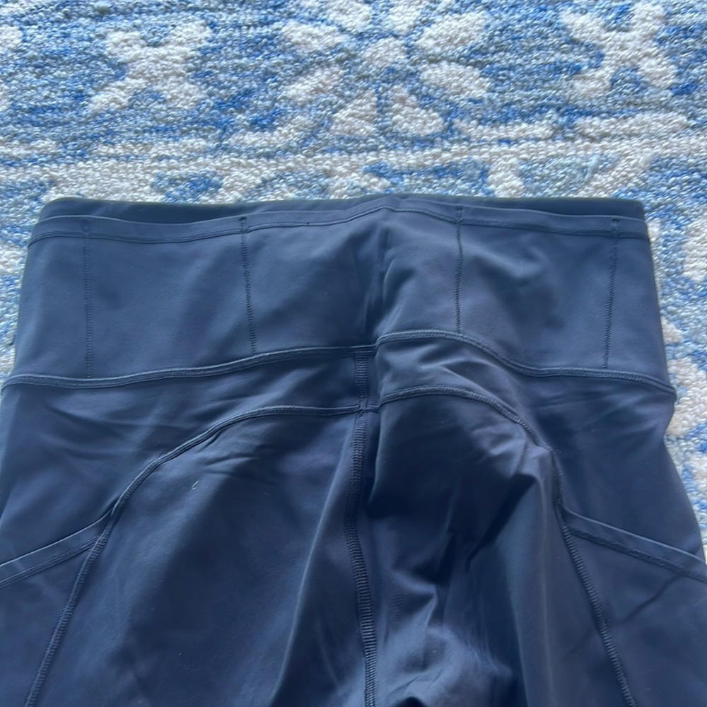 Lululemon Crop work out pants - Picture 5 of 6